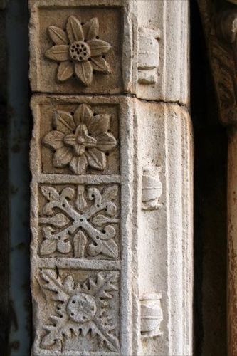 637d8 Venosa, basilique normande, portail