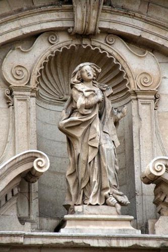 649c2 sainte Irène sur son église à Lecce