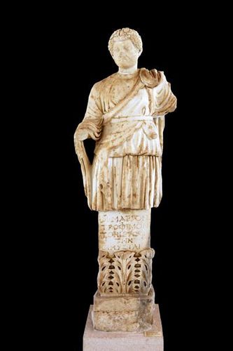 758d5 Musée de Milos, prêtre de Dionysos (2nd s. après J