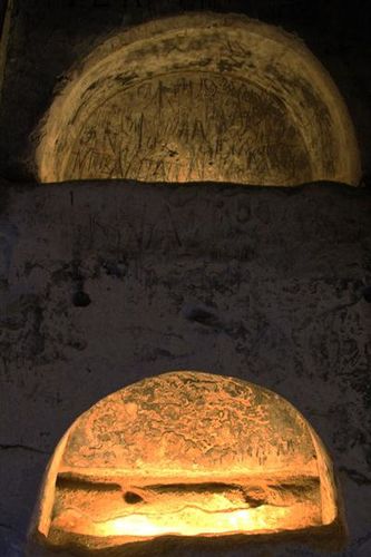 758f8 île de Milos, catacombe