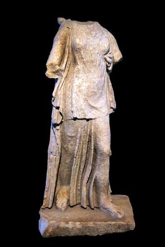 818e6 statue de culte d'Artémis Baphyria, musée de Dion