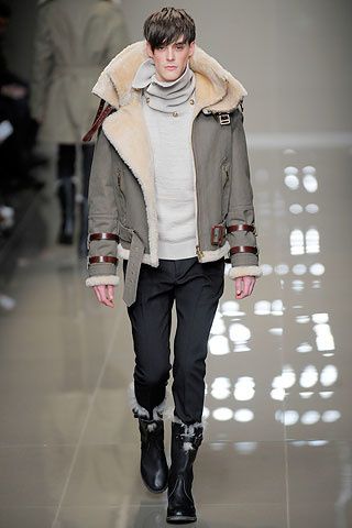 100117-defile-burberry-milan-2011-.aspx ss image 00110m