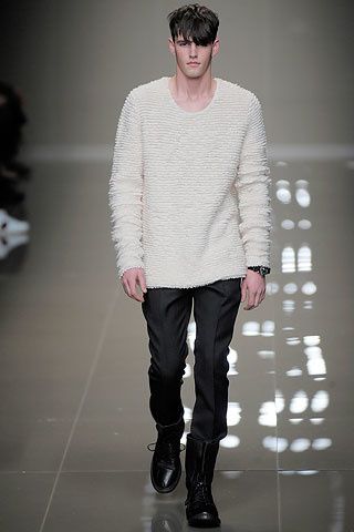 100117-defile-burberry-milan-2011-.aspx ss image 00170m