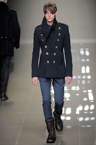 100117-defile-burberry-milan-2011-.aspx ss image 00360m