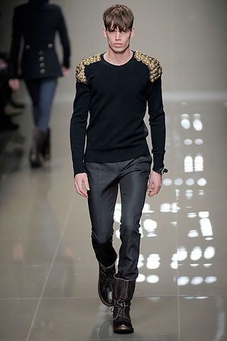100117-defile-burberry-milan-2011-.aspx ss image 00370m