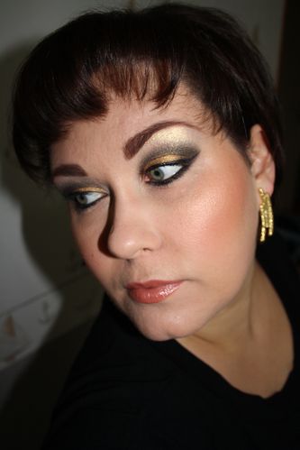 http://img.over-blog.com/333x500/3/92/61/23/maquillage2/maquillage2-0555.JPG