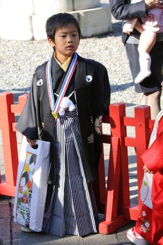 Petit-garcon-en-Hakama.jpg