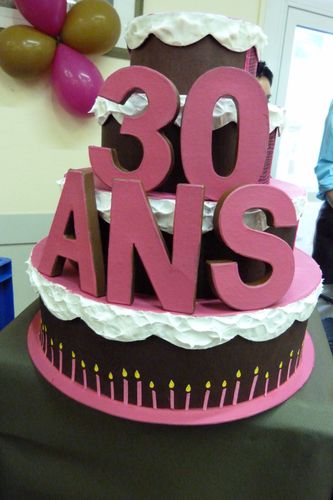 Gâteau D'anniversaire 30 Ans Photos libres de droits  - image gateau anniversaire 30 ans