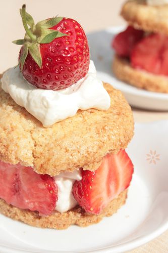 shortcakes aux fraises ou scones fourrés à la c-copie-1