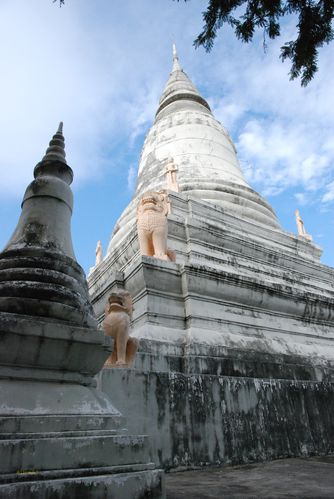 Phnom Penh - Wat Phnom-12