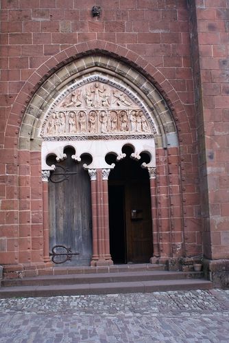 collonges-la-rouge--tympan-eglise-st-pierre-modif.jpg