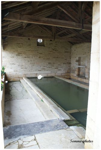 Confracourt intérieur lavoir près de l'église (2)