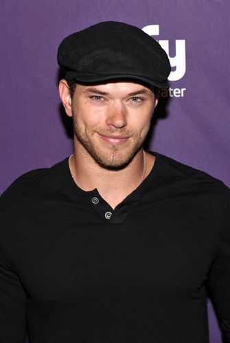 Kellan-Lutz-EW-Syfy-Celebrate-Comic-Con-6JNpHfwEJzzl