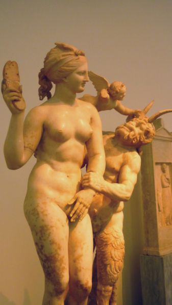 Dans le musée archéologique d'Athènes... (photographie par Mélanie Glaine) Musee-archeologique-athenes.jpg