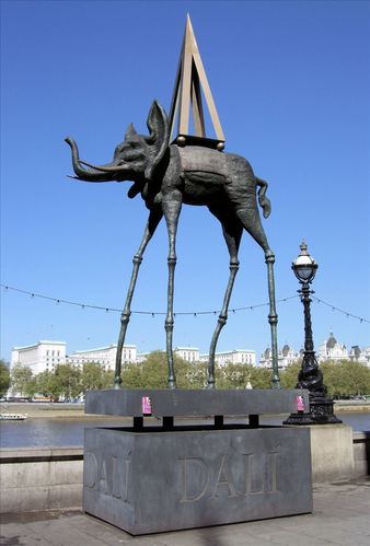 Eléphanphare - Space elephant Statue - Dali, South Bank, London - www.fotopedia.com