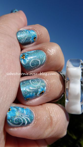 Blue holo nail art with flowers 5-copie-1