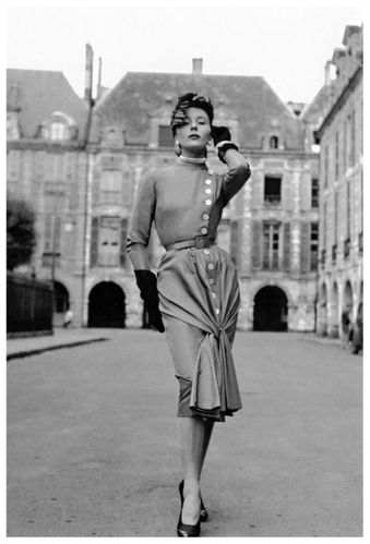 bettina-graziani-the-queen-of-paris-in-the-place-des-voges-