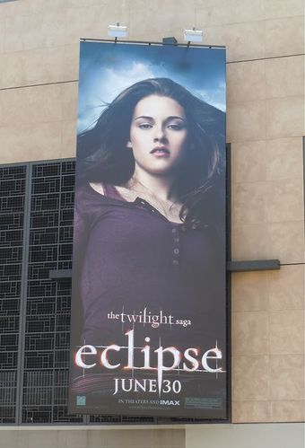 Twilight-Eclipse-Bella-billboard.jpg