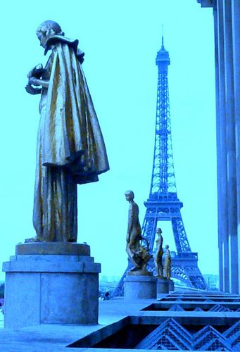 Paris--ete-2007-787--Statues-au-Trocadero.jpg