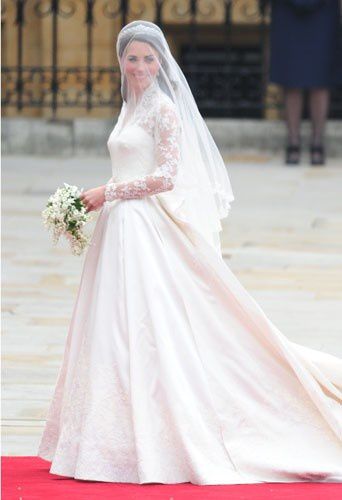 La-robe-de-mariee-de-Kate-Middleton_portrait_w674.jpg