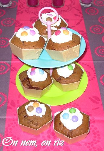 Cupcakes au chocolat au lait & smarties1