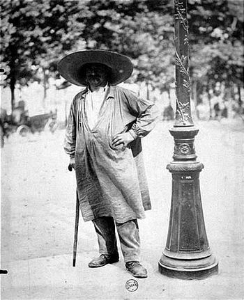 atget-fort-des-halles-1899-ou-1900-NB.jpg