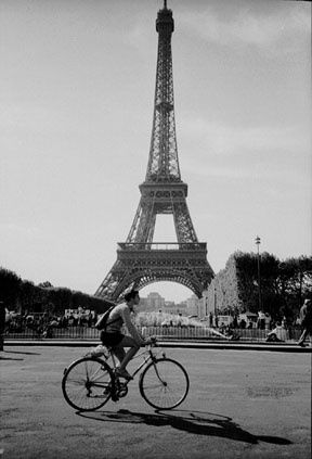 H-Cartier-Bresson-Tour_Eiffel.jpg