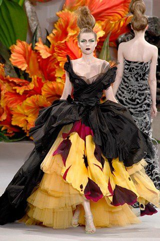 CHRISTIAN DIOR