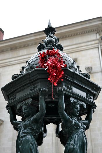 Fontaine Wallace - Guirlande