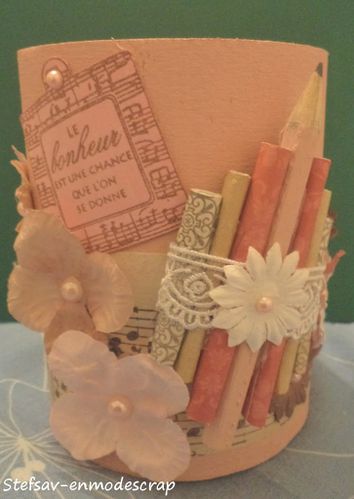 pot crayons maitresse Lucie 1