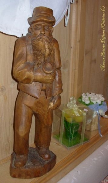 Sculputre sur bois au restaurant Pumafalle -> Cliquez sur la photo pour découvrir l'album sculpture-sur-bois-tyrolienne.JPG