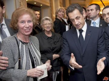 nicolas-sarkozy-beate-klarsfeld-2009-3-2-16-34-20.jpg