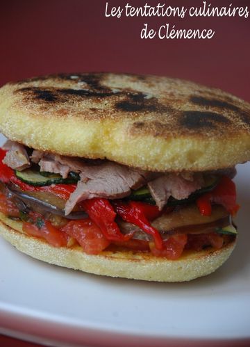 sanwich-agneau-legumes-grille-et-pain-semoule-maison.jpg