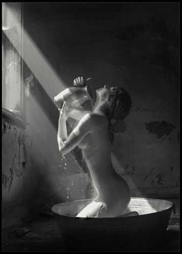 artistic-light-nude-water-window-woman-a2ea73ea8da62753f4cd.jpg