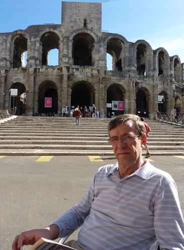Arles amphitéhâtre avec Philippe