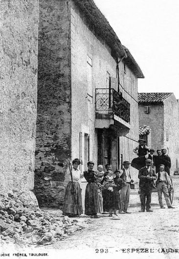 Espezel 242 en haut de la grande rue en 1907