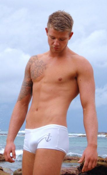 The-Navy-Diver-Hot-Model-Burbujas-De-Deseo-07-430x700.jpg