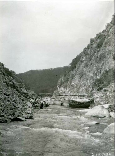 De services Passerelle à l'emplacement du barrage de Sarran