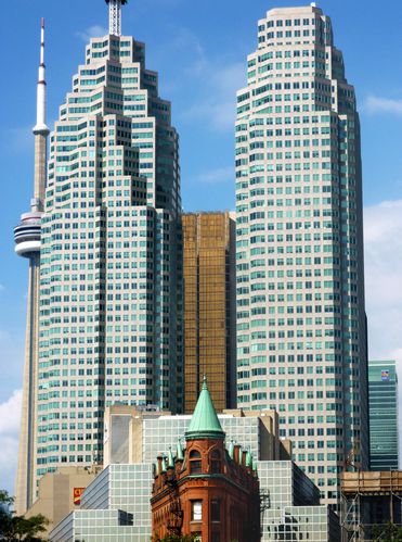 Toronto-gratte-ciel-et-flat-iron-building.jpg