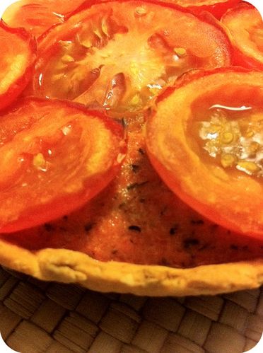 Tarte-aux-tomates--coulis-de-poivron-et-basilic-su-copie-1.jpg