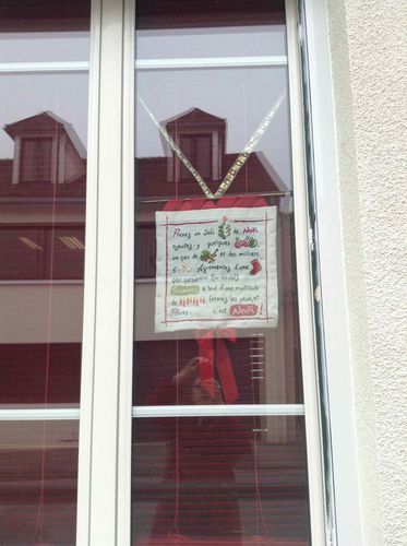 2012-12-Broderie-Noel-fenetre-2.jpg