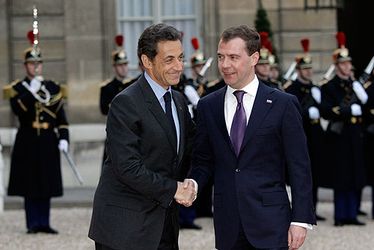SarkozyMedvedev-UE100301.jpg
