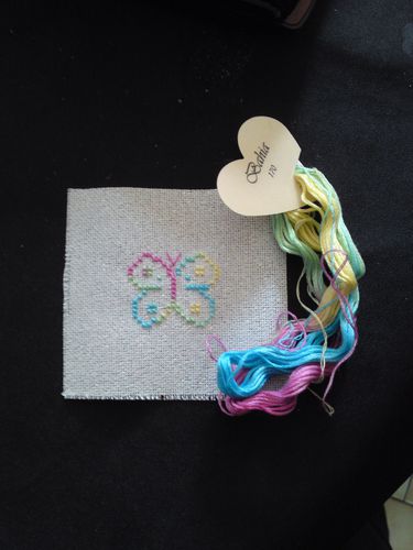 papillon brodé avec bahia