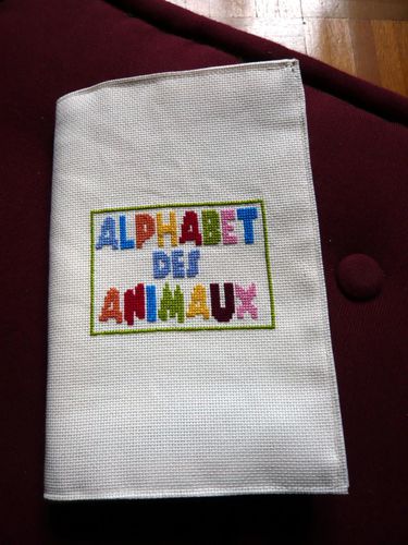 alphabet des animaux brodé par francine P