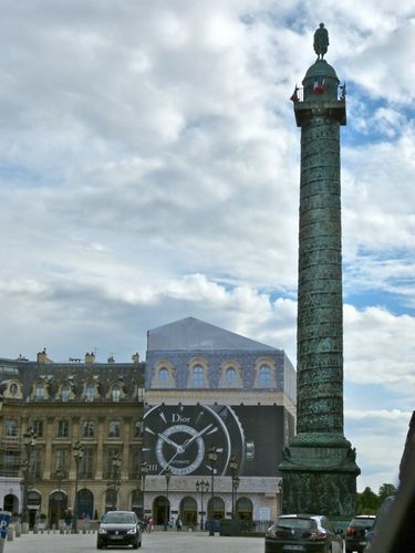 Vendôme trompe-l'oeil affiche géante Dior colonne