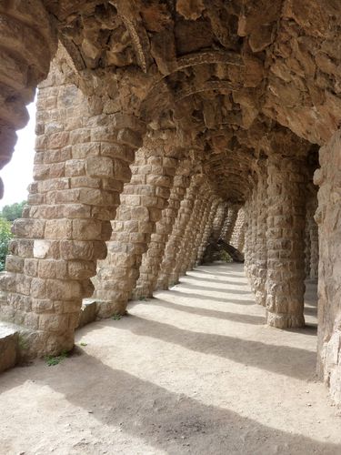 Parc Guell colonnes penchées