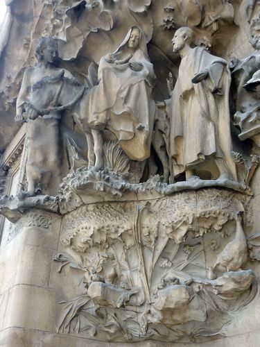 Sagrada-Familia-Portail-de-la-nativite-la-fuite-en-Egypte.jpg