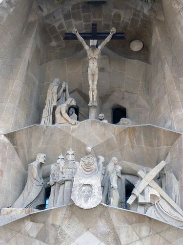 Sagrada Familia portail de la passion crucifixion