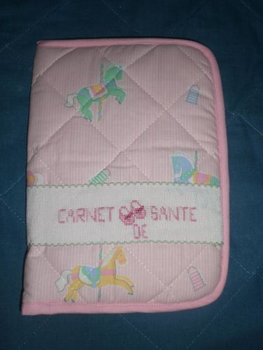 carnet de santé rose chaussons