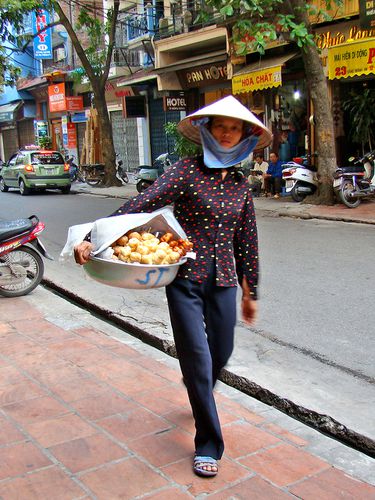 621-0762-Vendeuse-beignets-HANOI.jpg